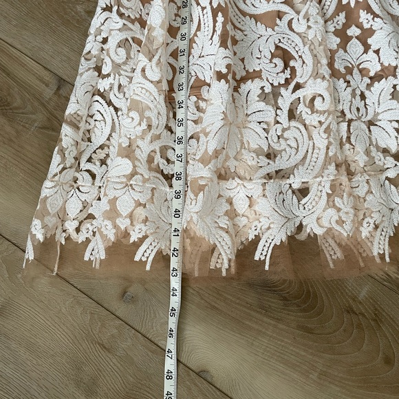 Dress the Population Blair Floral Lace Dress. - Picture 13 of 17